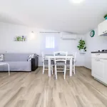 Krcina Holiday * Црес